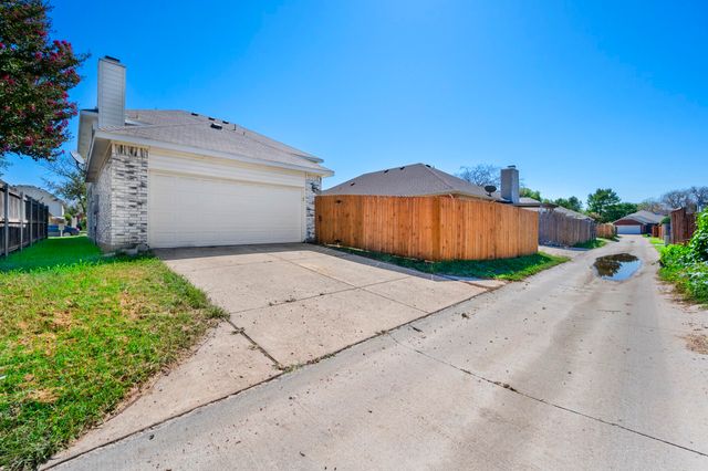 6917 Club Creek Drive, Fort Worth, TX 76137