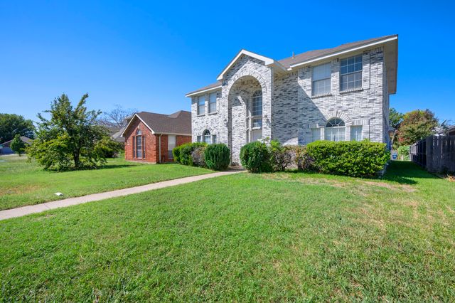 6917 Club Creek Drive, Fort Worth, TX 76137