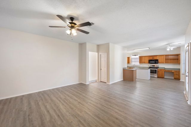 6917 Club Creek Drive, Fort Worth, TX 76137