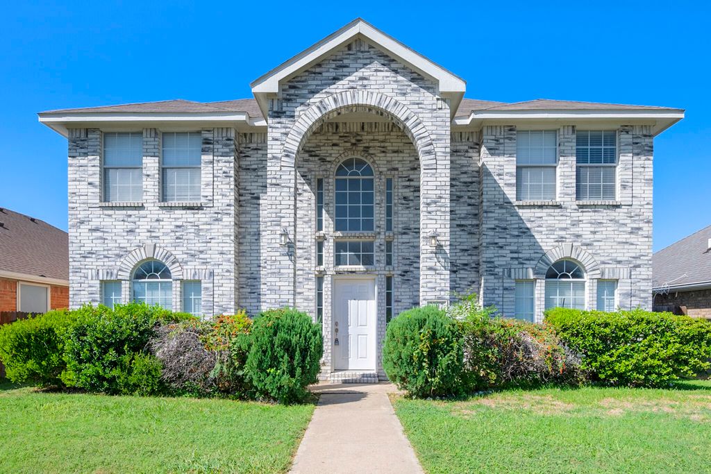 6917 Club Creek Drive, Fort Worth, TX 76137