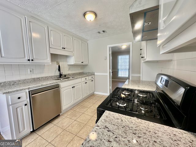 134 Carrollwood Drive, Fayetteville, GA 30215