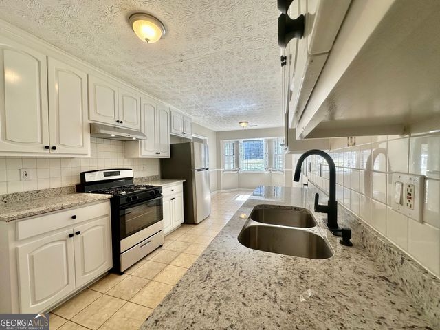 134 Carrollwood Drive, Fayetteville, GA 30215