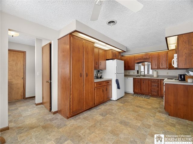 24 Prospect Street, Hanover, NY 14062