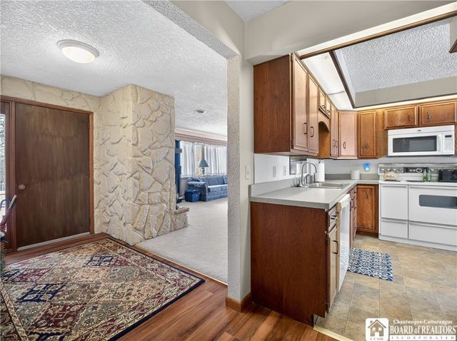 24 Prospect Street, Hanover, NY 14062