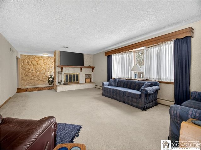 24 Prospect Street, Hanover, NY 14062