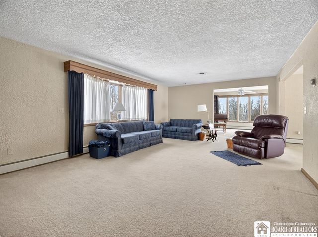 24 Prospect Street, Hanover, NY 14062