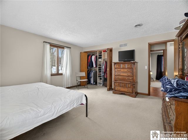 24 Prospect Street, Hanover, NY 14062