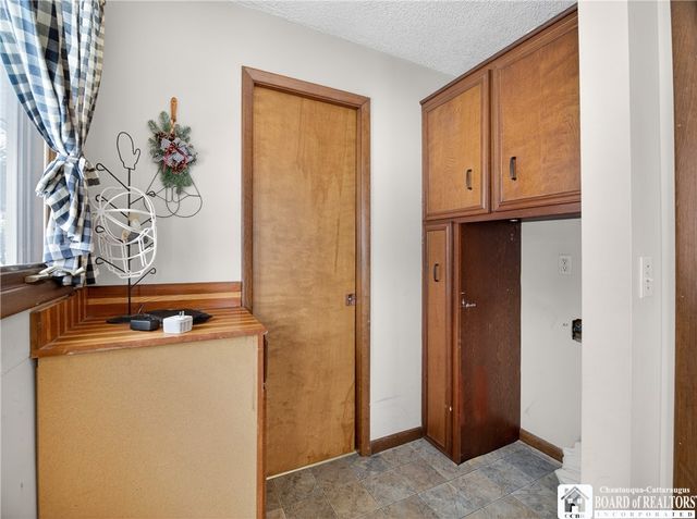 24 Prospect Street, Hanover, NY 14062