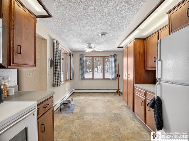 24 Prospect Street, Hanover, NY 14062