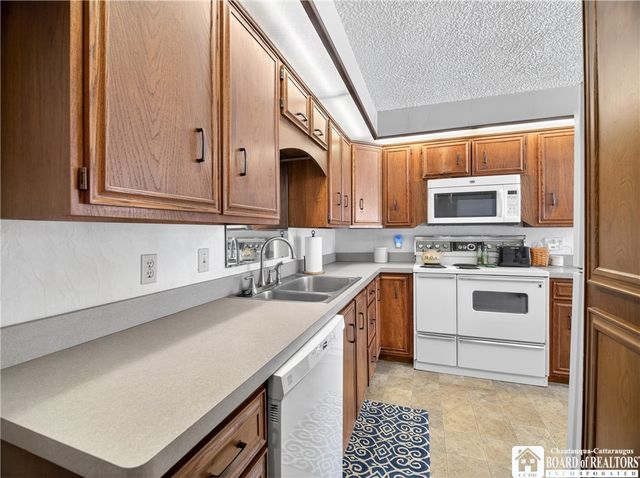 24 Prospect Street, Hanover, NY 14062