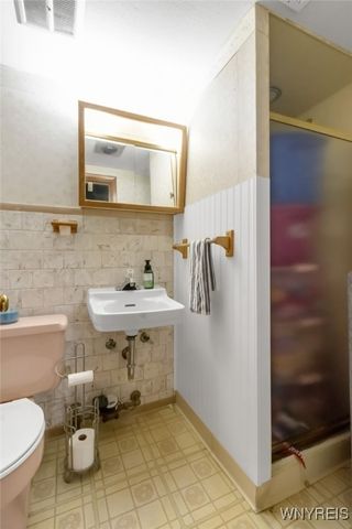 27 Rogers Drive, Cheektowaga, NY 14043