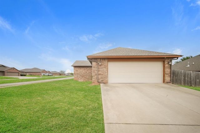 1701 Pinewood Drive, Moore, OK 73160