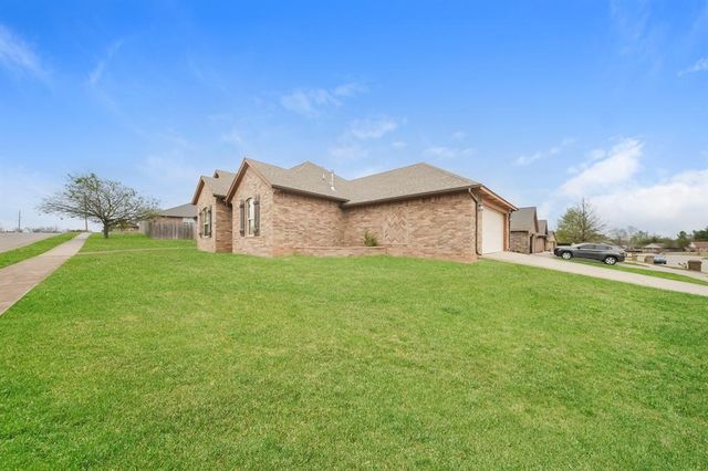 1701 Pinewood Drive, Moore, OK 73160