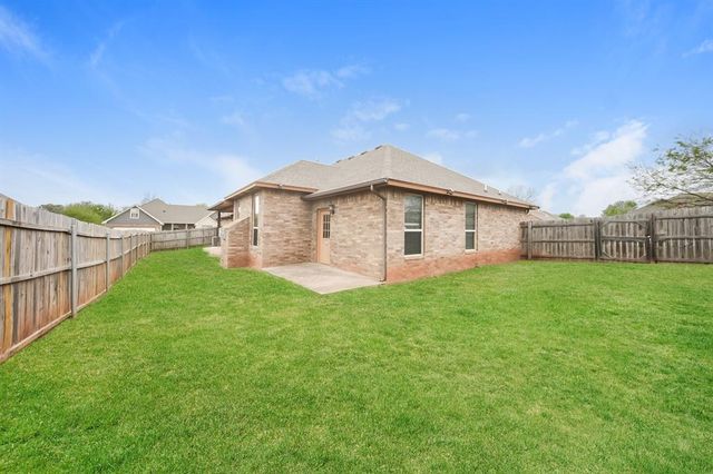 1701 Pinewood Drive, Moore, OK 73160
