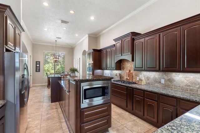 15557 Crown Oaks Drive, Montgomery, TX 77316