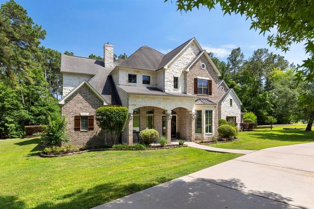 15557 Crown Oaks Drive, Montgomery, TX 77316