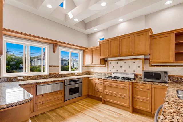 3406 37th Avenue W, Seattle, WA 98199