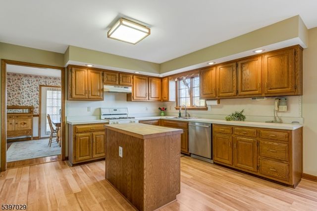 14 Chamberlain Rd, Readington Twp., NJ 08822