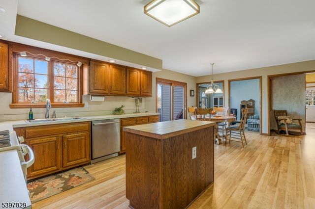 14 Chamberlain Rd, Readington Twp., NJ 08822