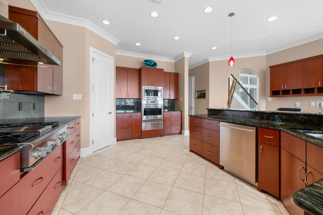 156 Northlake Drive, Thibodaux, LA 70301