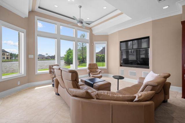 156 Northlake Drive, Thibodaux, LA 70301