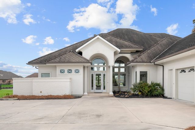 156 Northlake Drive, Thibodaux, LA 70301