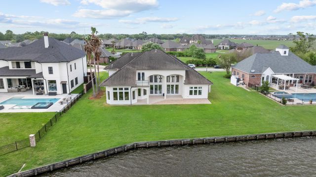 156 Northlake Drive, Thibodaux, LA 70301