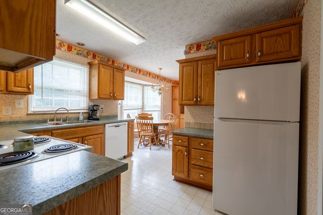 2685 Ashworth Lake Road, Snellville, GA 30078