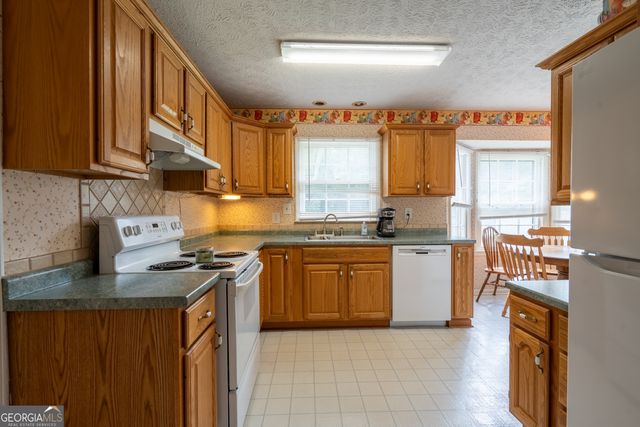 2685 Ashworth Lake Road, Snellville, GA 30078