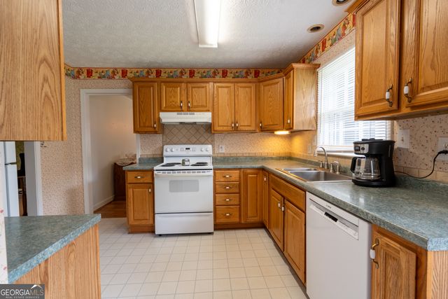 2685 Ashworth Lake Road, Snellville, GA 30078