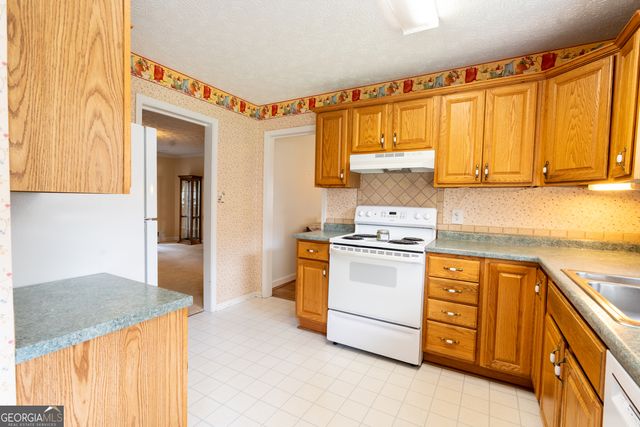 2685 Ashworth Lake Road, Snellville, GA 30078