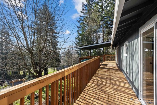 32 Madrona Place, Dupont, WA 98327