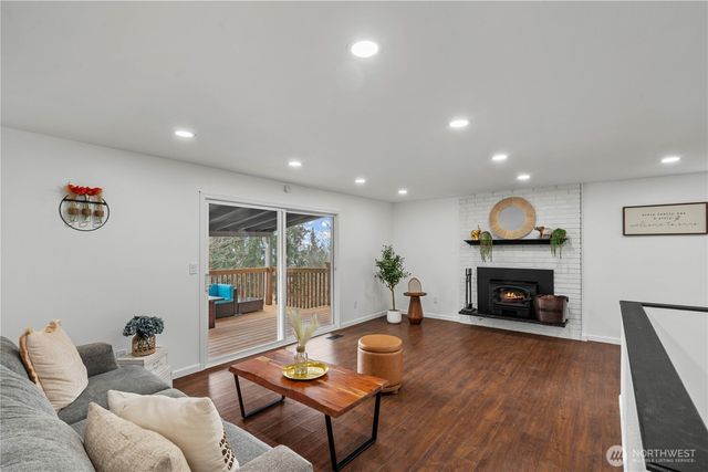 32 Madrona Place, Dupont, WA 98327