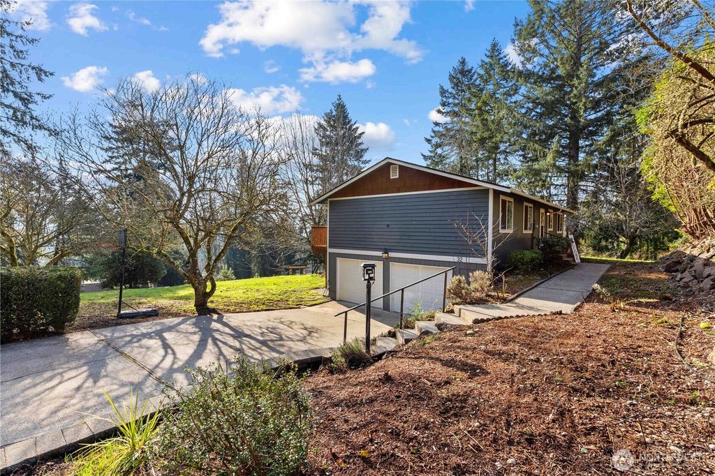 32 Madrona Place, Dupont, WA 98327