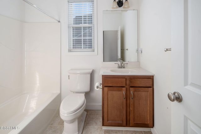 23 Beacon Drive, Colonie, NY 12189