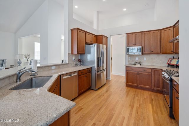 23 Beacon Drive, Colonie, NY 12189