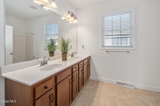 23 Beacon Drive, Colonie, NY 12189