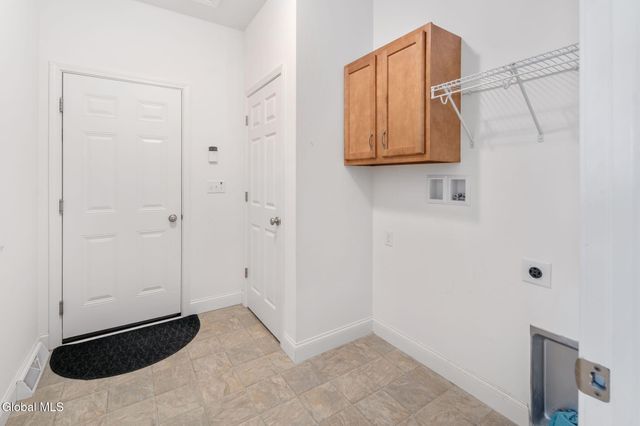 23 Beacon Drive, Colonie, NY 12189