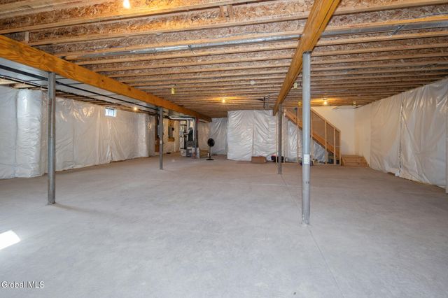 23 Beacon Drive, Colonie, NY 12189