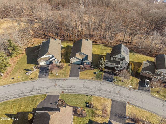 23 Beacon Drive, Colonie, NY 12189