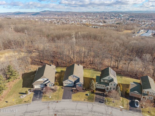 23 Beacon Drive, Colonie, NY 12189