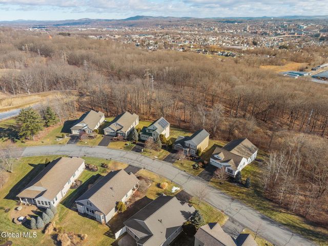 23 Beacon Drive, Colonie, NY 12189