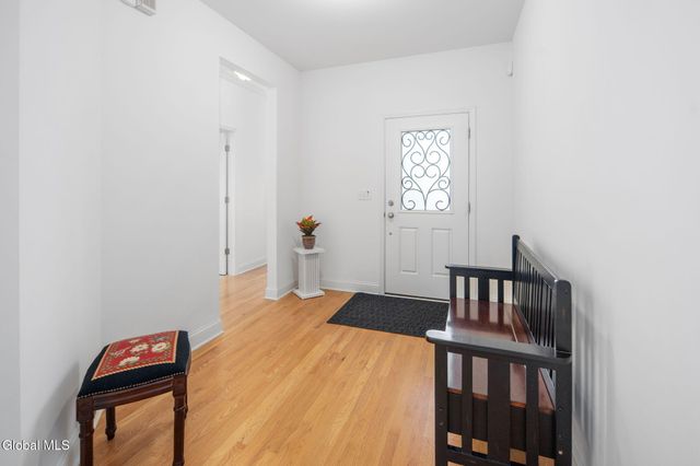 23 Beacon Drive, Colonie, NY 12189