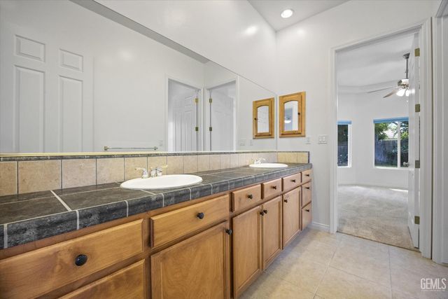 4307 Walker Lake Drive, Bakersfield, CA 93313