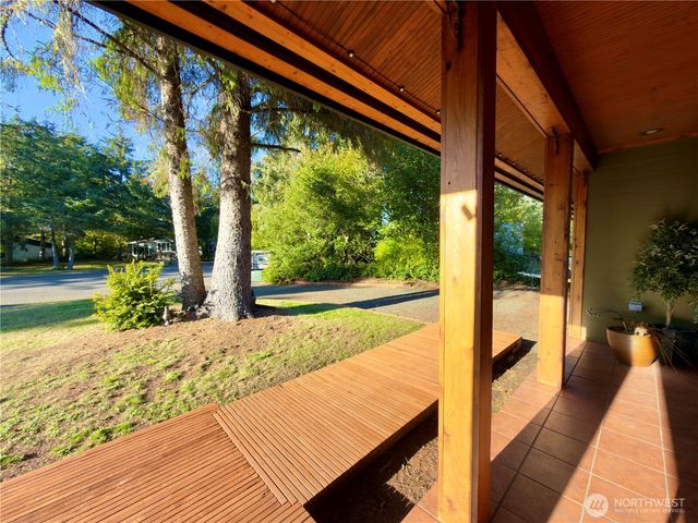 471 Kloshe Court SE, Ocean Shores, WA 98569