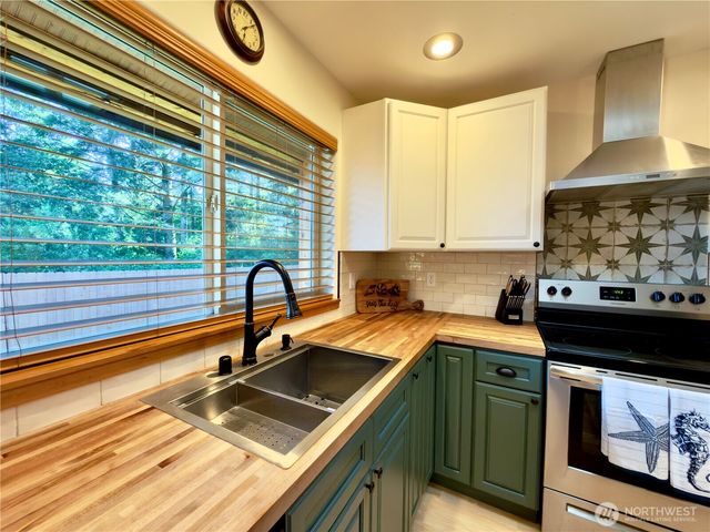 471 Kloshe Court SE, Ocean Shores, WA 98569