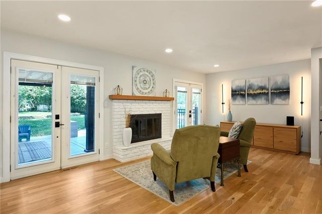 9700 Wenonga Lane, Leawood, KS 66206