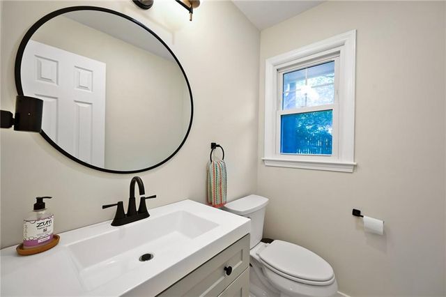 9700 Wenonga Lane, Leawood, KS 66206