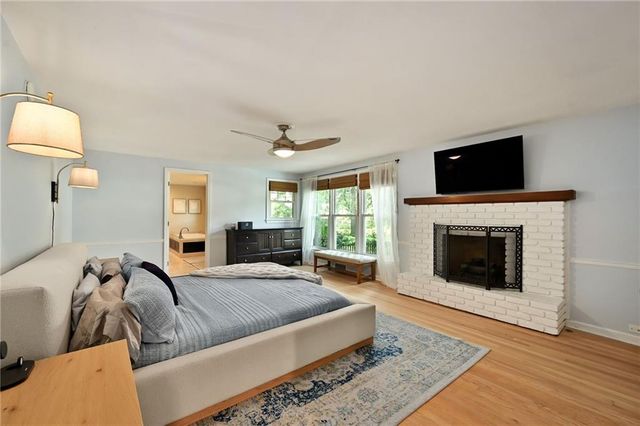 9700 Wenonga Lane, Leawood, KS 66206
