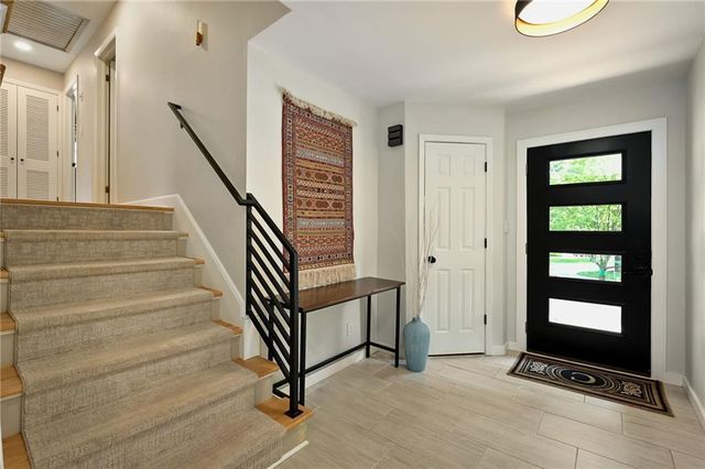 9700 Wenonga Lane, Leawood, KS 66206